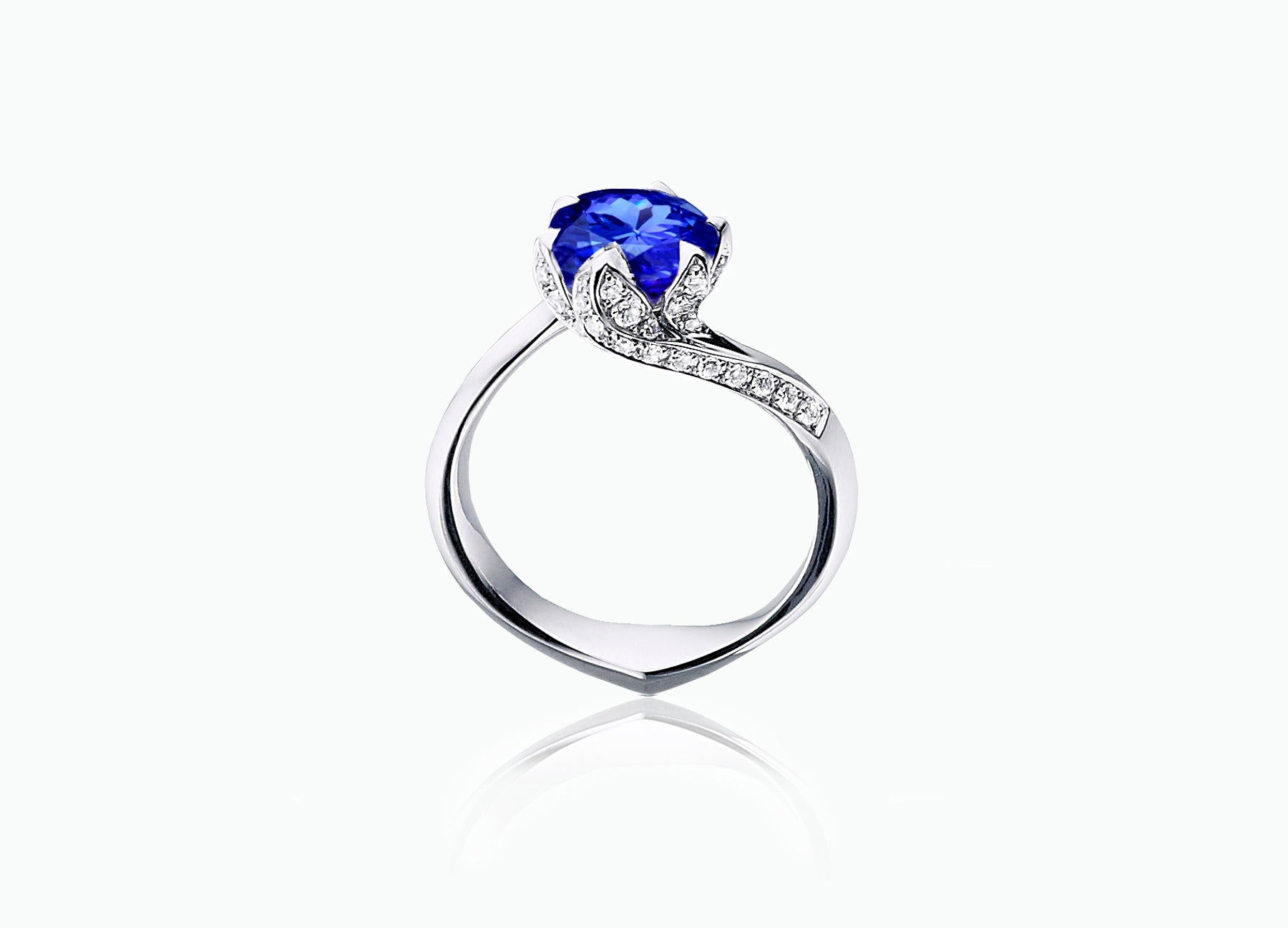 Cornflower blue Sapphire Lily Pad ring featuring a 3.01 ct sapphire set in 18K white gold, adorned with white diamonds. Perfect for engagements or anniversaries