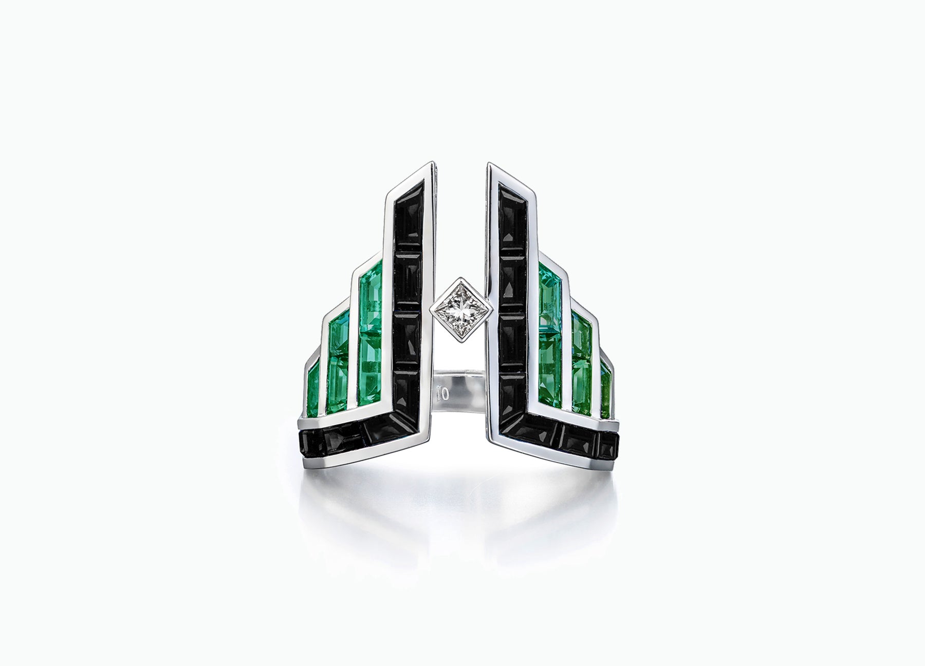 EMERALD AND DIAMOND ART DECO RING