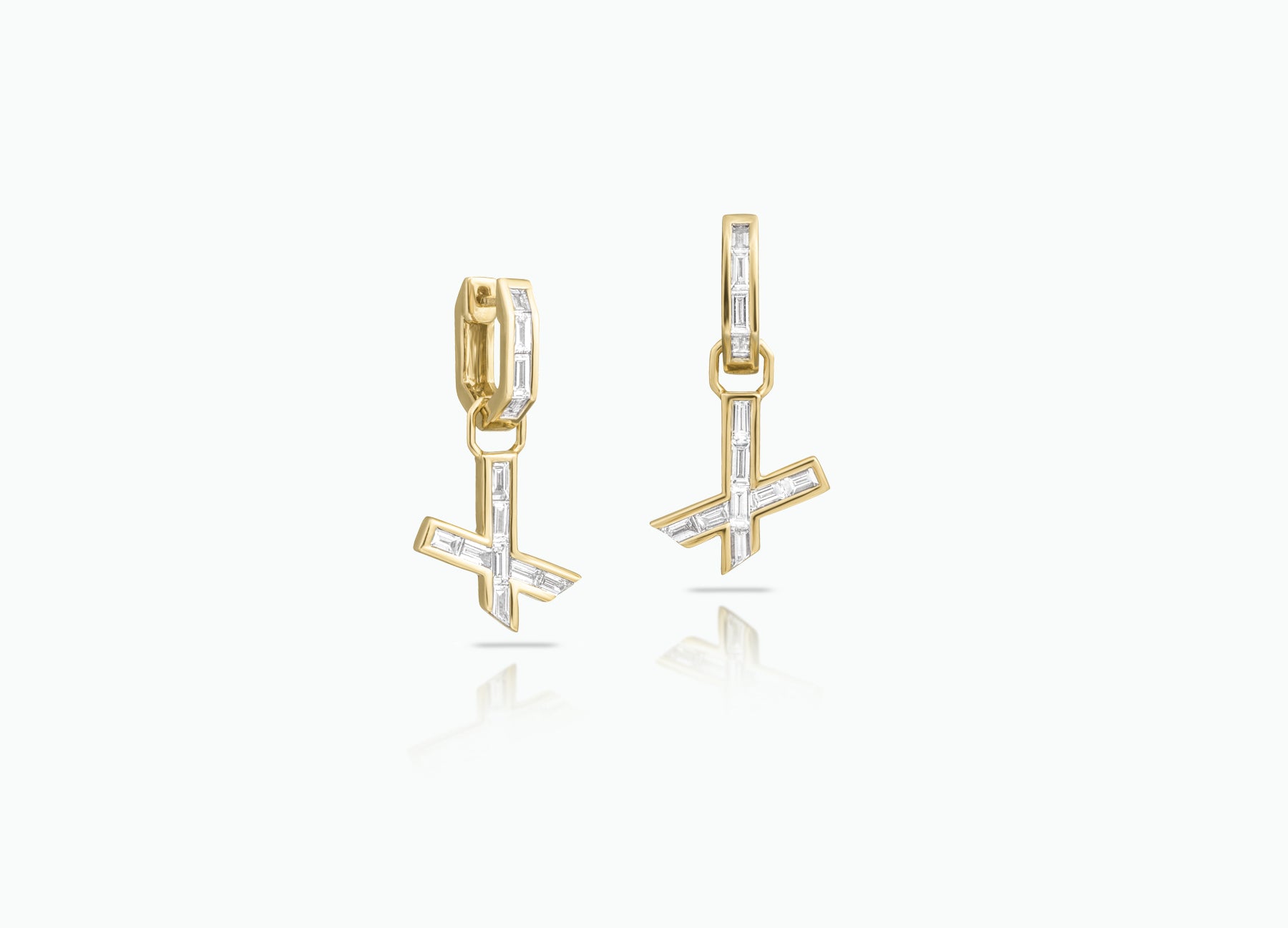 Huggie earrings with detachable Kiss Extensions. Made from rose, yellow or white 18k Gold with baguette-cut GVS white Diamonds.