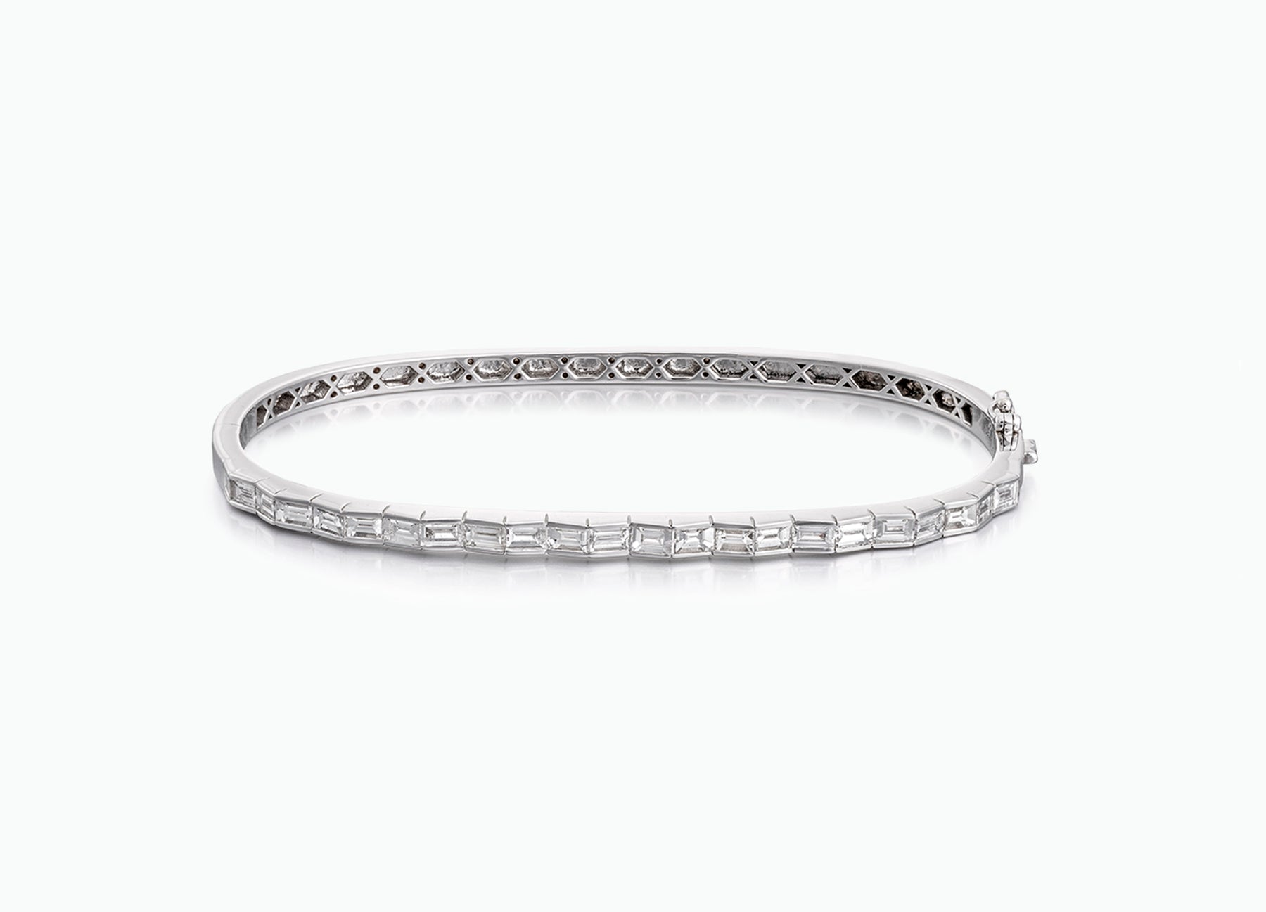 18k white Gold with White Diamonds baguettes that create a chevron pattern. 