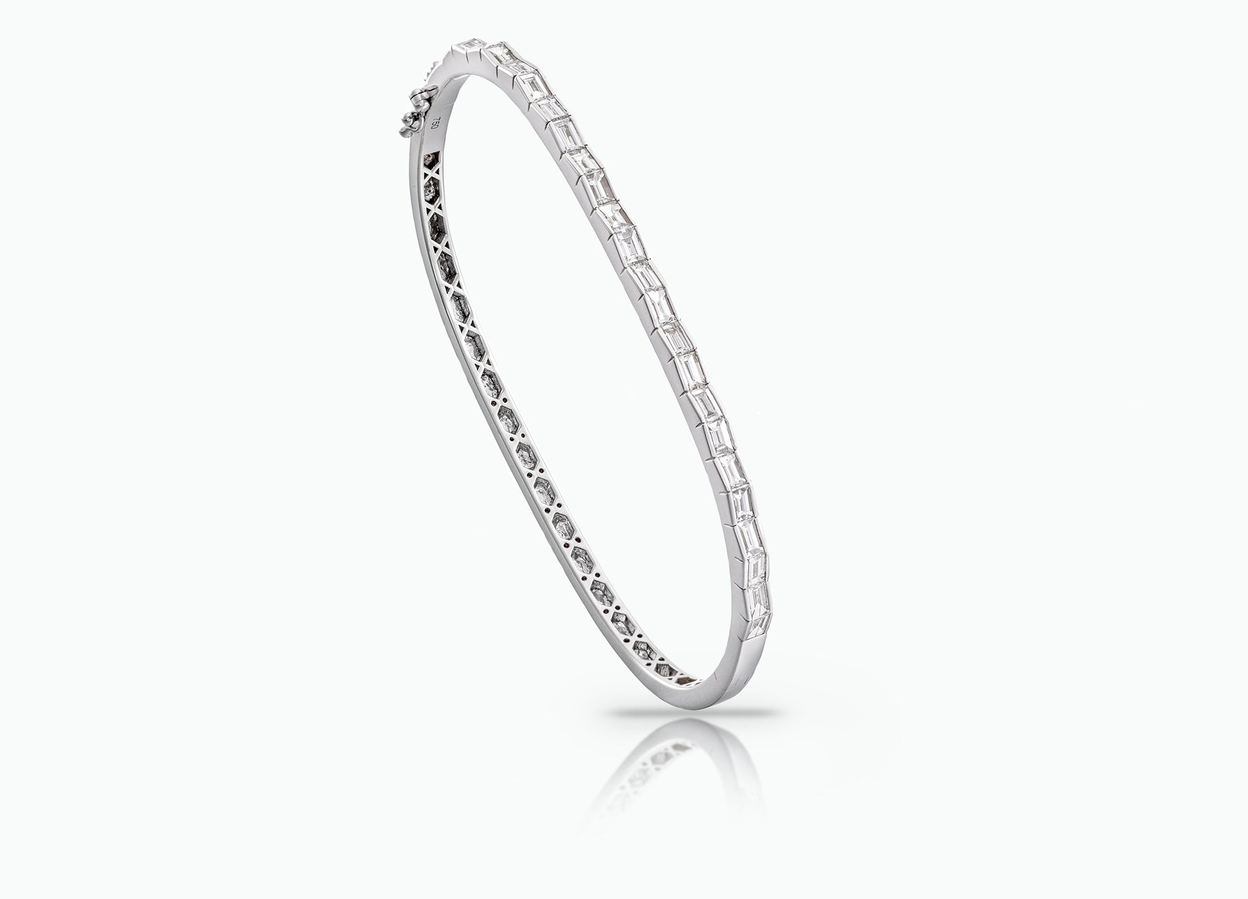 18k white Gold with White Diamonds baguettes that create a chevron pattern. 